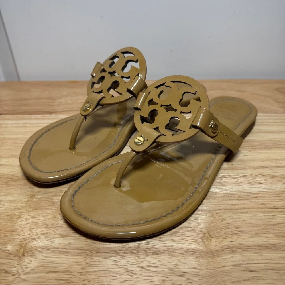 Tory Burch Miller Patent Sandal Tan Brown Leather Thong Flat Logo Size 7